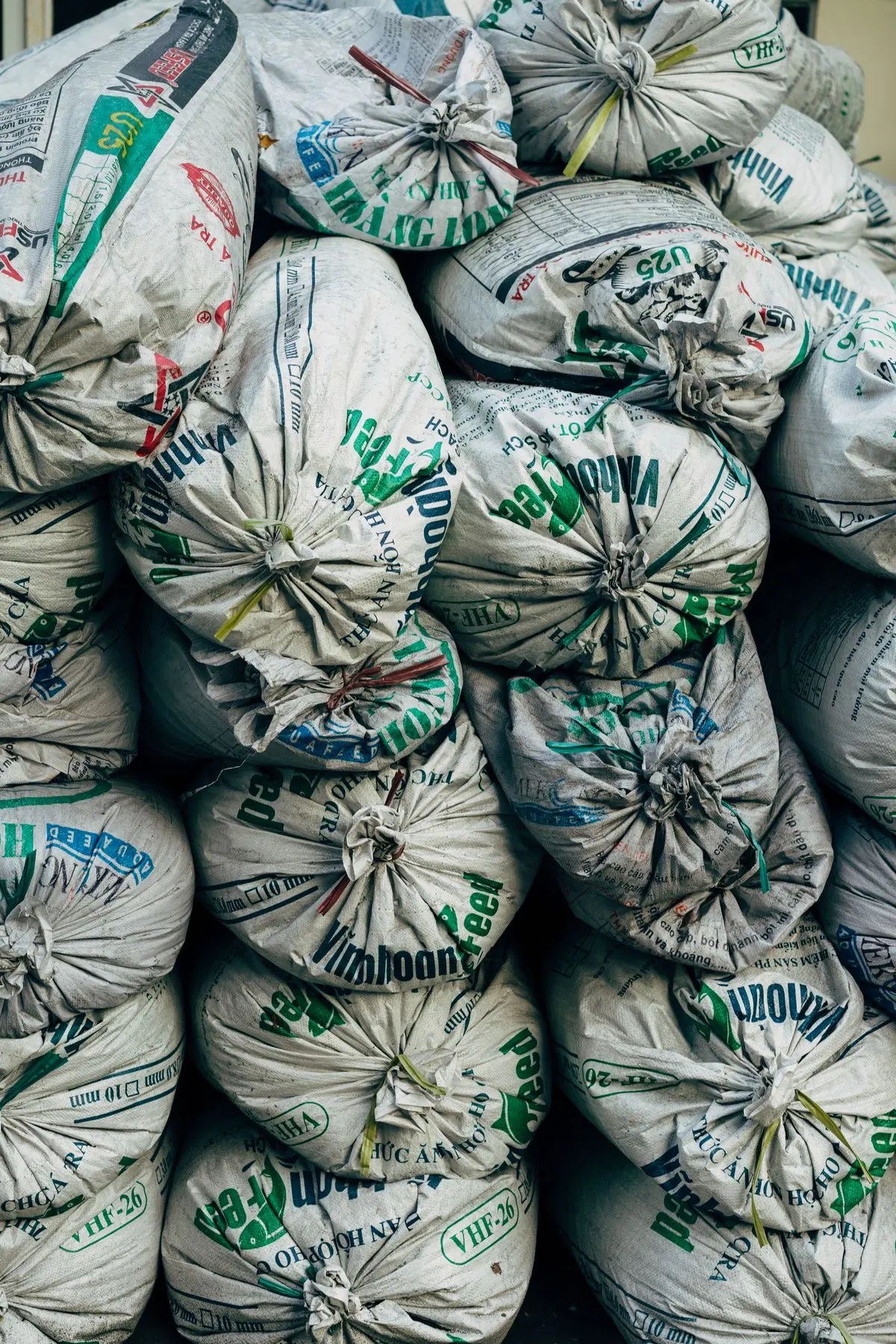 Weaves polypropylene tape into fabric and converts it into woven sacks and bags.
