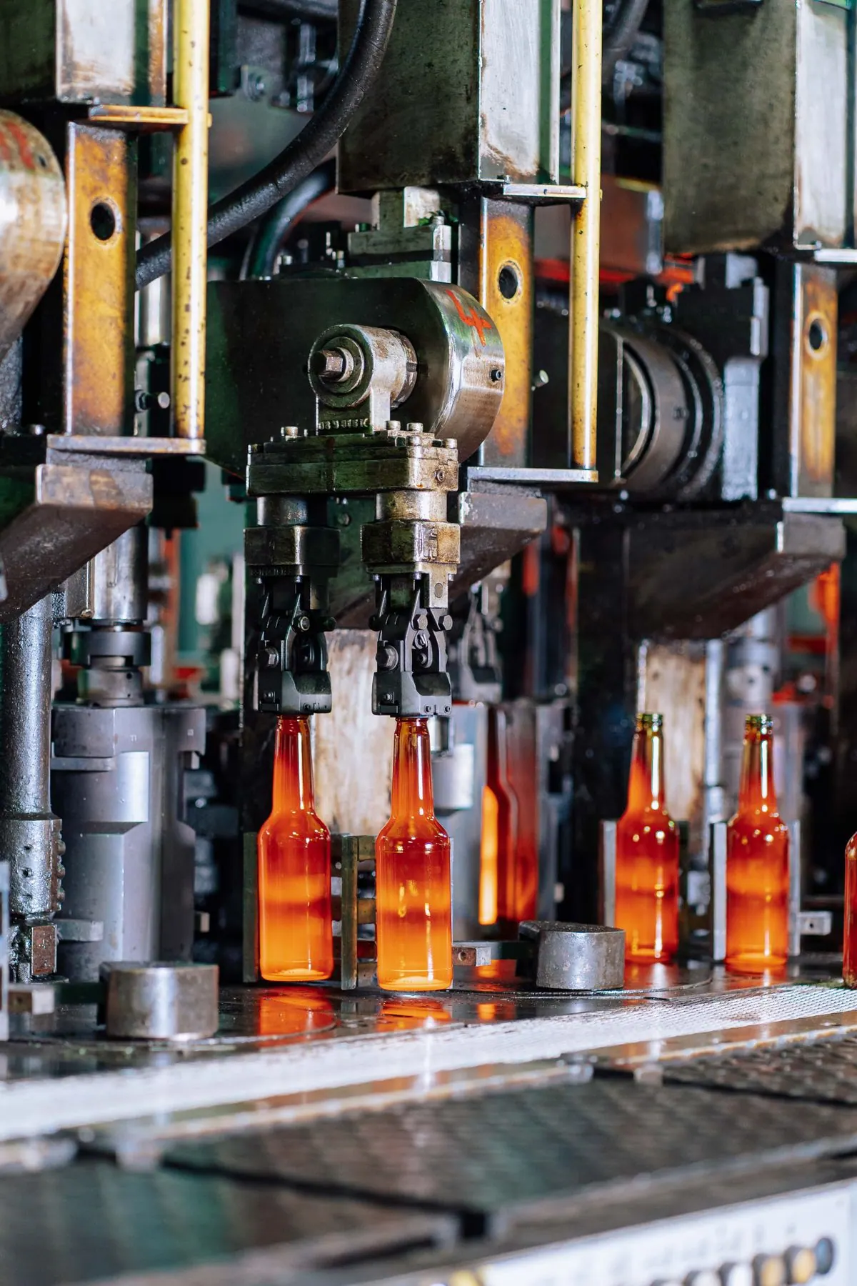 Injects molten plastic into a mould to produce components at volume.